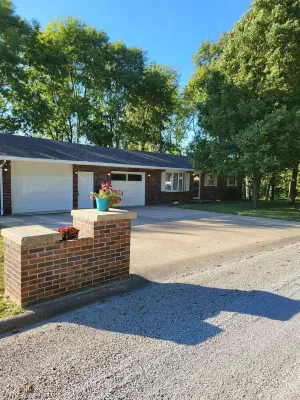 Shady Shelter - Quiet Comfort, Family Friendly - close to everything! Hotels in Olney