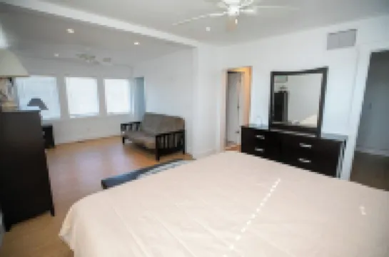 4 Bedroom Ship Bottom Beach House w/Hot Tub + Game room! 1 Block to the Beach!