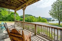 Unforgettable Sunrise View, Dual Living Spaces & on Douglas Lake by Pigeon Forge