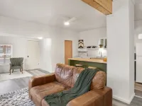 Cozy retreat near Sandpoint, Idaho. Close to Downtown, the lake and skiing. Hotels in Ponderay