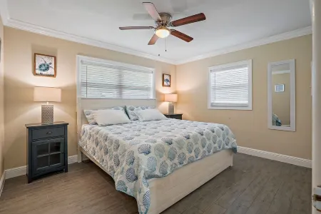 Lealman - Traveler's Corner