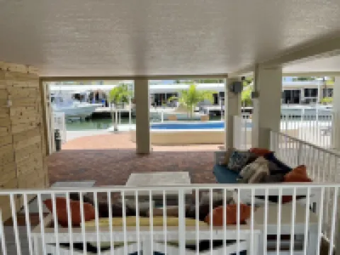 New waterfront, oceanview, 3 king bedrooms, w/full baths + 1/2 bath w/pool, dock