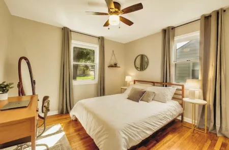 Cozy- Stylish 2 bd with fenced in back yard w/ Firepit Отели в г. Ферндейл