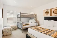 St. George Getaway, Brand New 5 BD Luxury Townhome