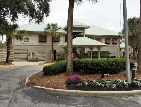 PANORAMIC GOLF LAGOON VIEW,WALK TO BEACH, BEACH LOCKER,GAS GRILLS,LOVELY POOL