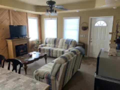 Great Cabin on Osage River in Tuscumbia, MO