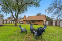 Modern Retro House w/ Hot Tub & Pet Friendly