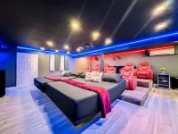 Amenity Paradise! Theater, Game-room, Mini Golf, Outdoor Bowling & Hot Tub!