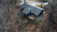 Beaver Lake Getaway-15 min from downtown Rogers with HOT TUB!