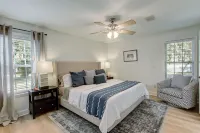 Cozy home in private setting centrally located on Amelia Island