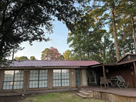 Beautiful views and lake front home on Toledo Bend! Fish right of the dock!