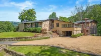 Stunning Midcentury Modern Home-Sleeps 14! 24 Private Acres: Rest-Relax-Explore