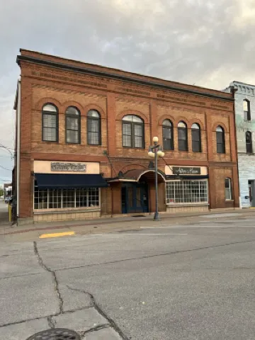 Vintage Remodeled Apartment in Historic Downtown Vinton Hotels in 