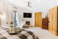 Quaint + Modern Lakeview Home on Sacandaga Lake