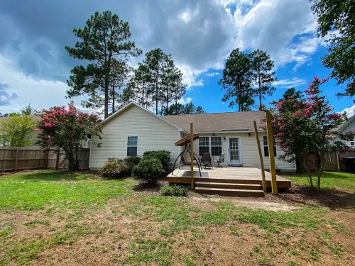 Pinehurst FORE-Bedroom Ranch with Golf Garage & Fenced Large Yard