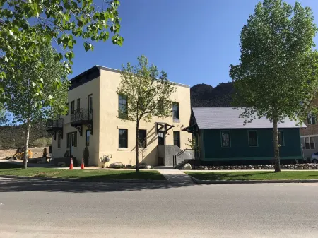 Tiny Treat in South Main (now with AC)