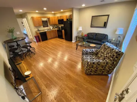 Charming and safe 1-bedroom apartment in Elizabethtown with AC and WiFi