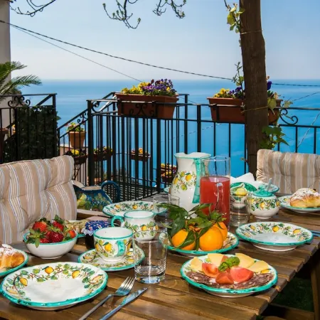 Villa Laura, amazing breakfast, private outdoor hot tub, Positano, Amalfi coast