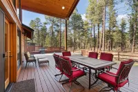 Bearfoot Cabin W/Hot Tub, Fire Pit, Game Room & Direct Access to the Forest