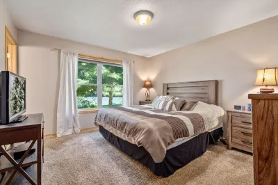 Lake Home, 5 Min to Nisswa, Close to Paul Bunyan State Trail! Near Shops & Golf!