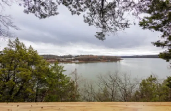 Charming Cottage-Romantic-Table Rock Lake Views-Silver Dollar City-Hot Tub-WiFi Hotels in Shell Knob