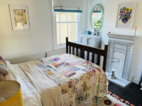 Arty Boutique Apartment in Central Teddington