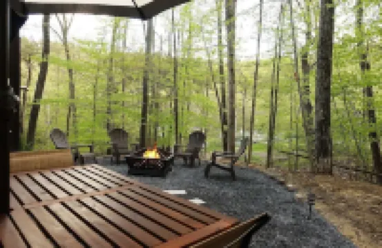 BLVCK Cabin w/ HotTub in the Mountains near Bushkill Falls