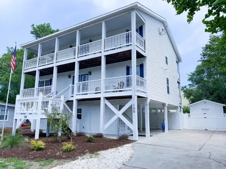 Wine & Roses:6 bed, 6 bath, sleep 16, HEATED pool, hot tub, steamroom, golfcart.