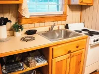Charming 2-bedroom cottage with loft, AC, and WiFi on peaceful 295-acre property Hotels in Conway County