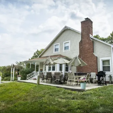 3 acre Lake, Farm Animals Petting Zoo, Horses and Horseback Riding, Room to roam