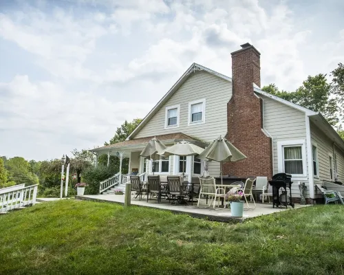 3 acre Lake, Farm Animals Petting Zoo, Horses and Horseback Riding, Room to roam Hotels in Lincoln Township