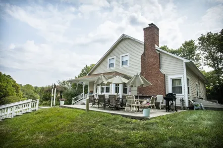 3 acre Lake, Farm Animals Petting Zoo, Horses and Horseback Riding, Room to roam