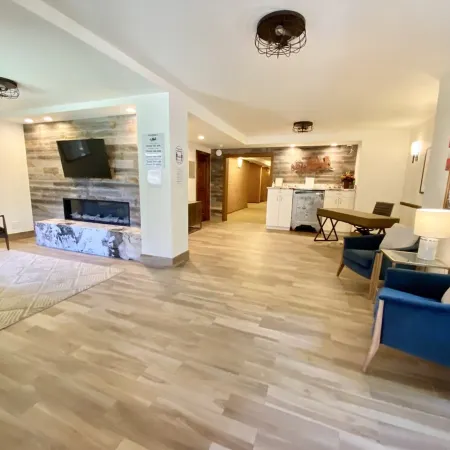Park Station 3-Bdrm Old Town Main St Town Lift Heated Pool & Hot Tub Parking