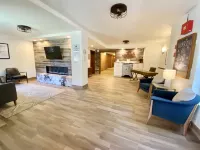 Best Location Main St Town Lift Sleeps 6-8 Heated Pool & Hot Tub Free Parking