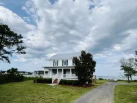 Chesapeake Bayfront Farmhouse with Endless Bay Views