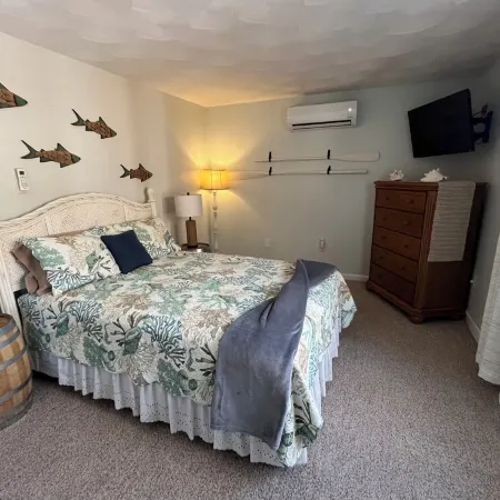 Westerly Getaway- Short drive to the beach, Walk to Downtown Shops & Restaurants