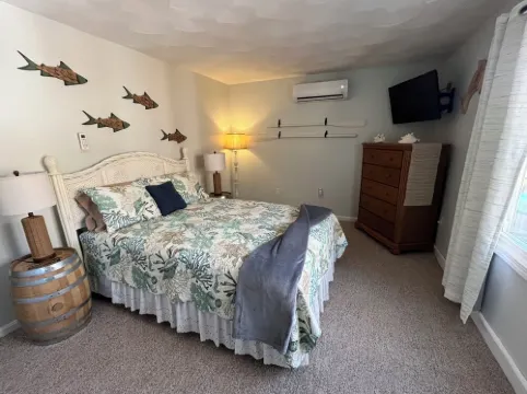 Westerly Getaway- Short drive to the beach, Walk to Downtown Shops & Restaurants