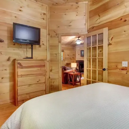 Quiet cabin in the woods, only 10 min from downtown Helen