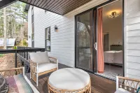 Colorful modern suite near Blue Ridge Parkway and Biltmore