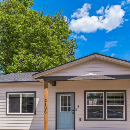 Desert Bliss - Stylish Kennewick 2-bed Home
