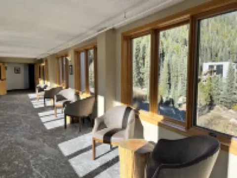 Ski in/Ski Out Studio on the Corridor! Beautiful Alpine Views!