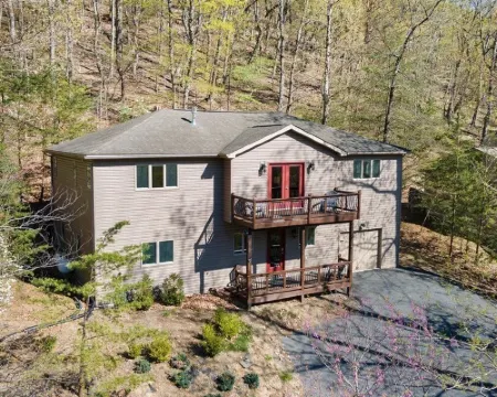 New 6 bedroom Massanutten home with 3 king beds steps from all the attractions Hotels in Massanutten
