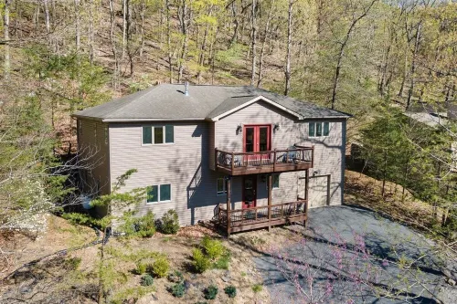 New 6 bedroom Massanutten home with 3 king beds steps from all the attractions