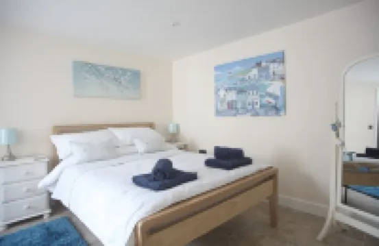 Luxurious Cornish Holiday let, 4 min stroll to Pentewan beach, village setting.