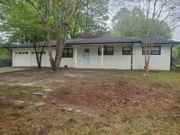 Cozy 3 BR in center of town w/work space. Walking distance to main attractions Hotels near Walgreens