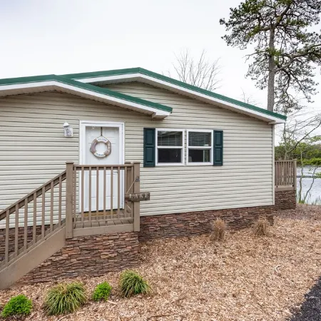 Lake House Waterfront Cabin Stunning views best home for bird watchers serenity