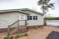 Lake House Waterfront Cabin Stunning views best home for bird watchers serenity