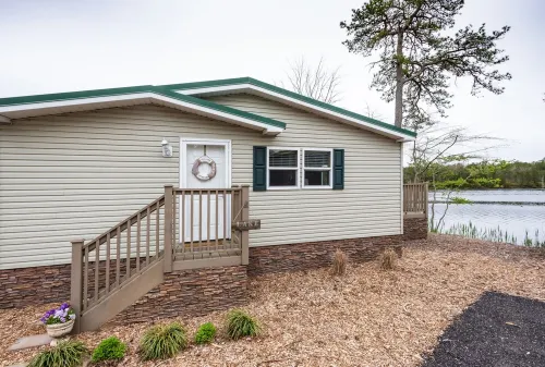 Lake House Waterfront Cabin Stunning views best home for bird watchers serenity
