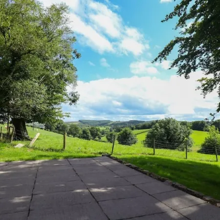 Stylish secluded cottage with beautiful views