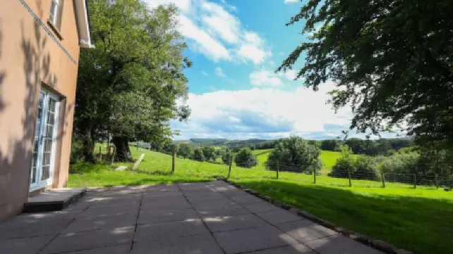 Stylish secluded cottage with beautiful views